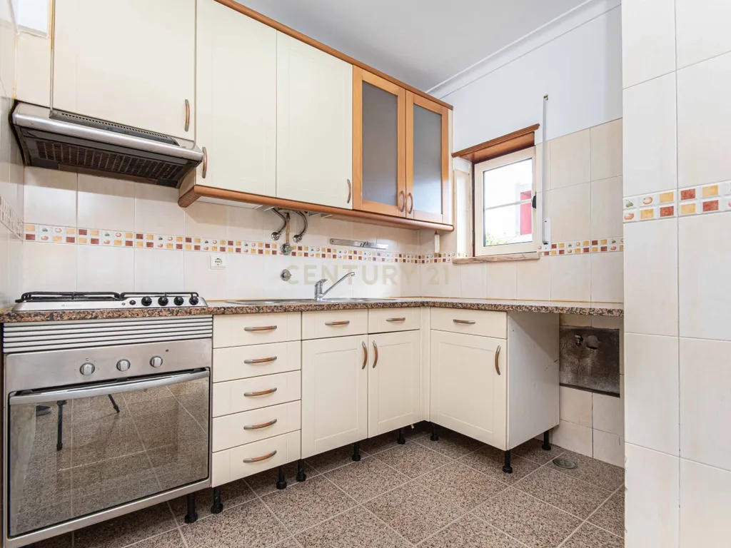 Espaçoso Apartamento T2 Póvoa da Galega com Terraço e Vista Desafogada - Image 23