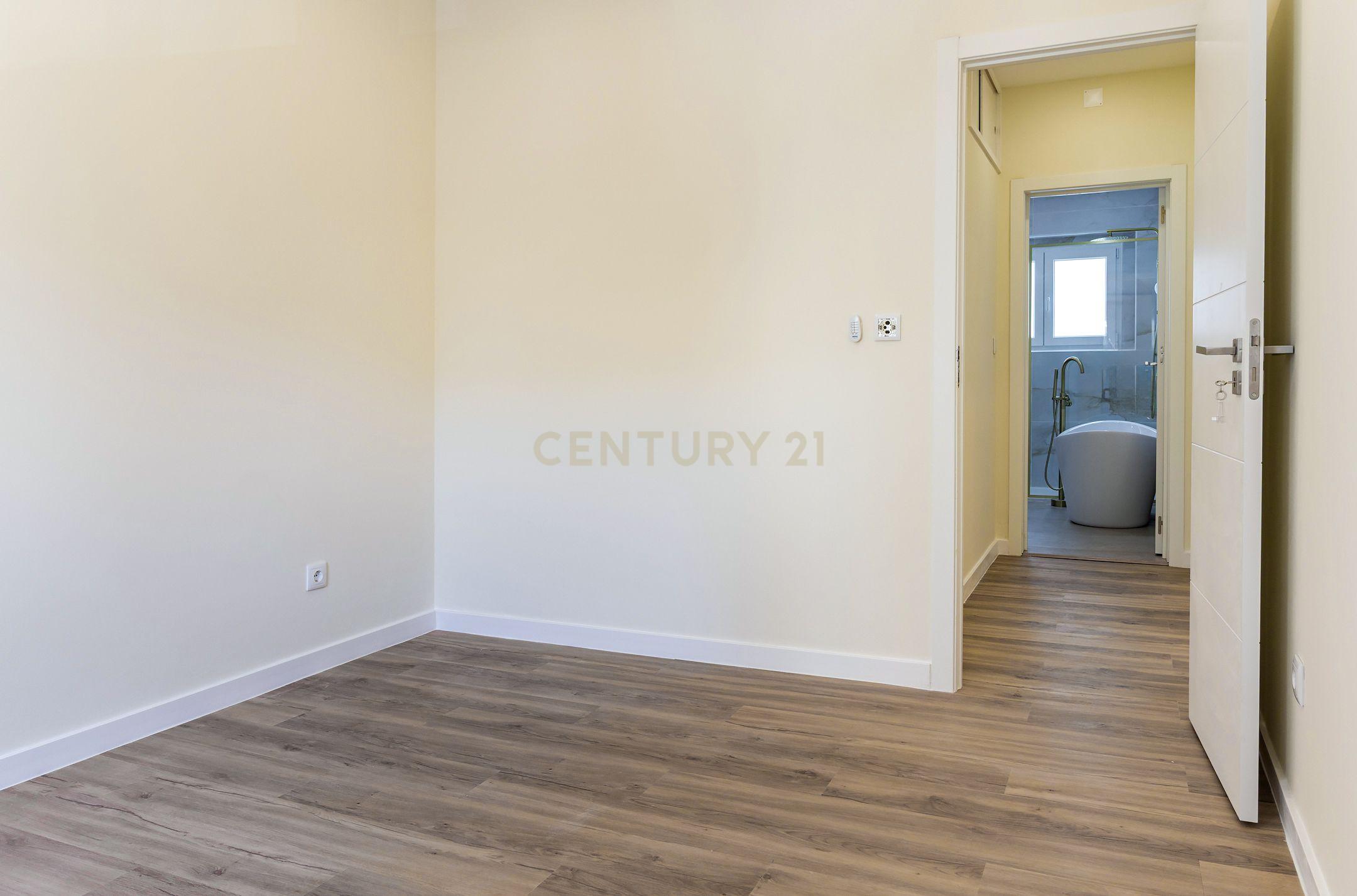 Fotografia 10 de Apartamento T4 integralmente renovado em Alvalade, Lisboa. Em Venda!