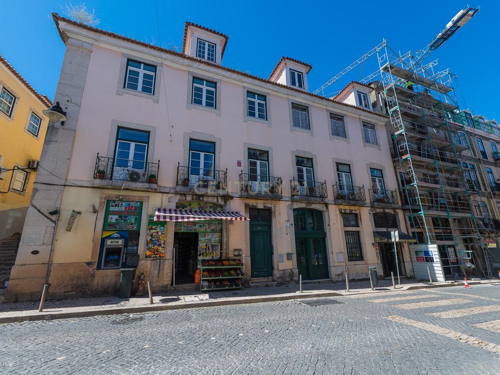 Excelente Apartamento T2 | Janelas Verdes - Image 37