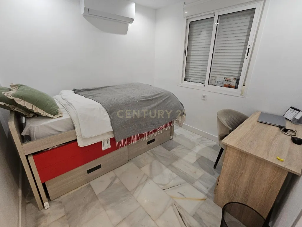 Luxuosa Moradia em Málaga com Terraço e Acessibilidade - Image 12