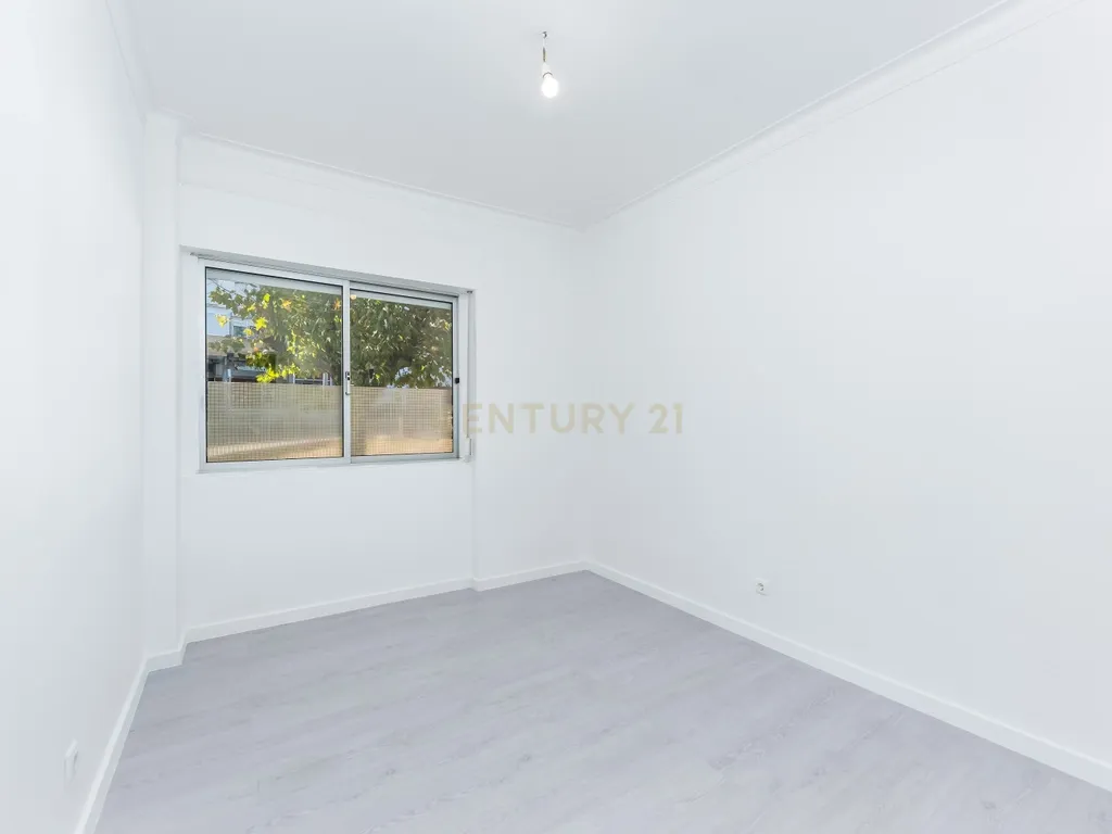 T3 Renovado na Póvoa de Santa Iria - Image 7