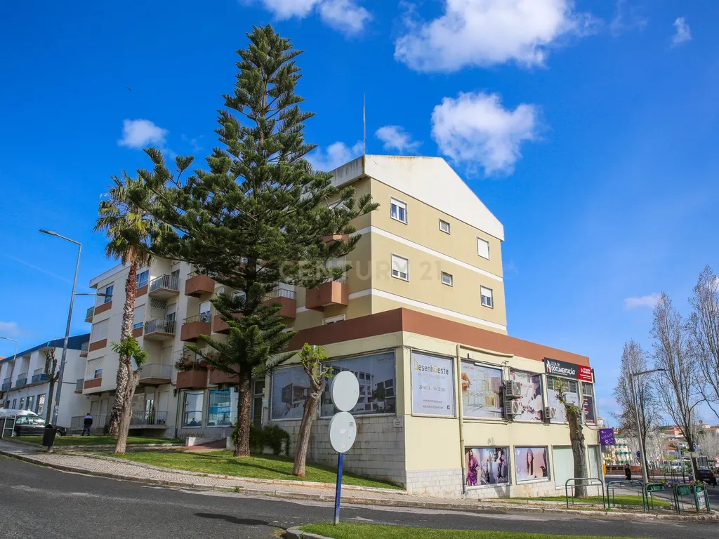 Prédio no Centro da Lourinhã - Image 1