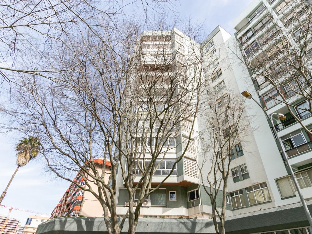 Apartamento T4 com 3 Suites, em zona Prime de Algés - Image 49