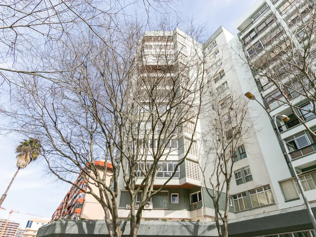 Apartamento T4 com 3 Suites, em zona Prime de Algés - Image 49