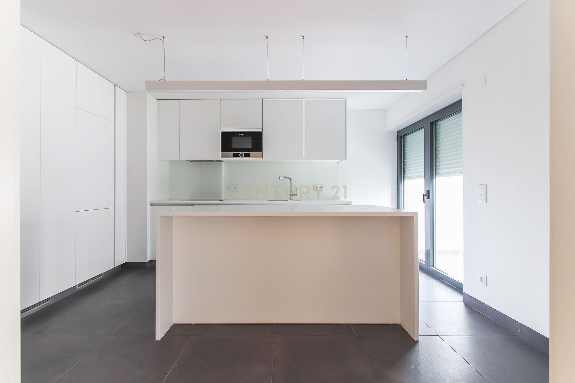 Vende construção NOVA - T4 ATALAIA 1ºD - Image 5