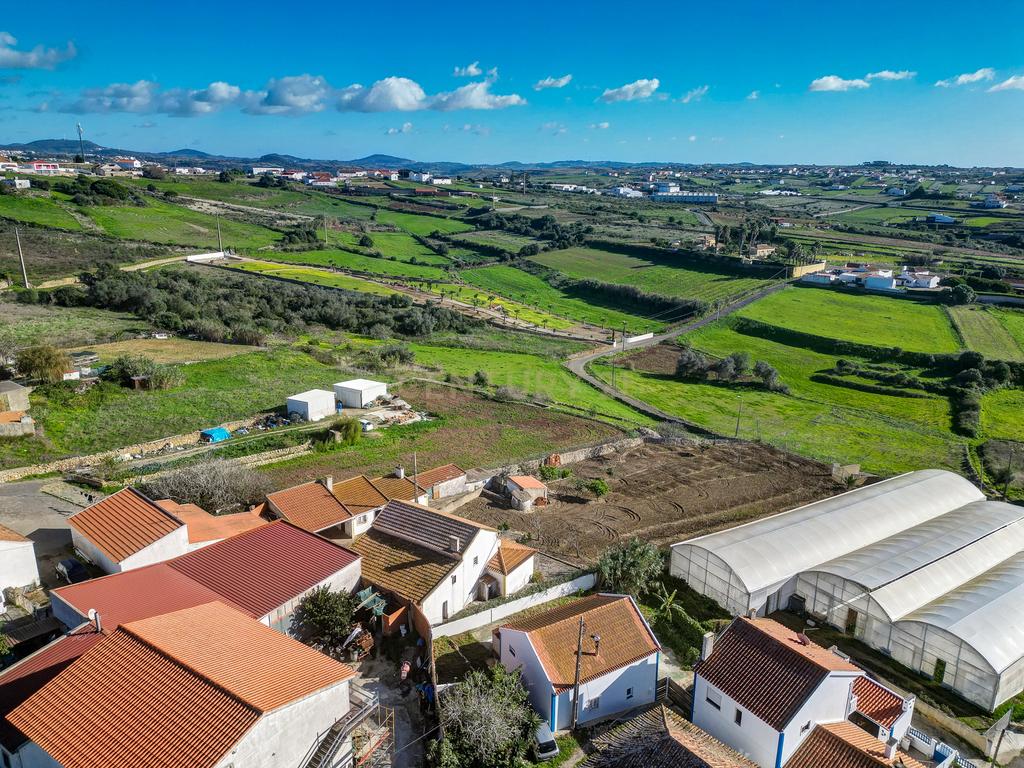 Moradia Isolada T3 com 2480m2 de terreno, poço e com anexos - Image 49