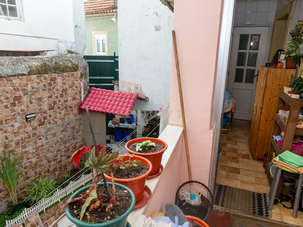 Simpática moradia no centro da vila de Fanhões - Image 19