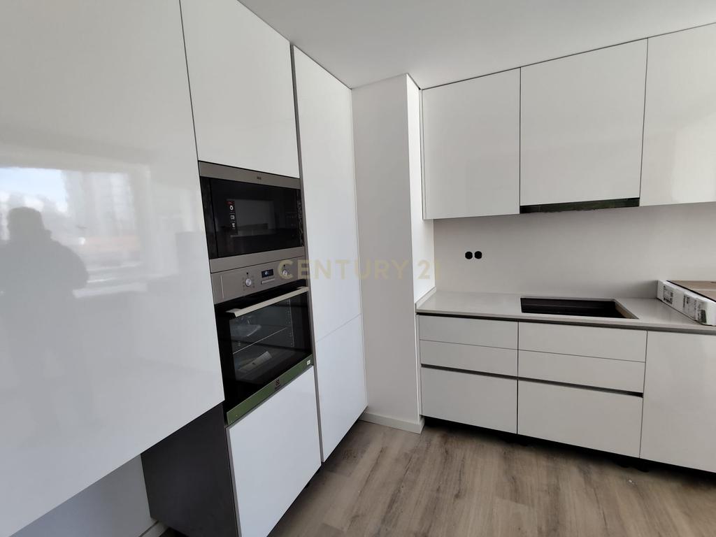 Excelente Oportunidade! T3 Totalmente Renovado nos Olivais. - Image 12