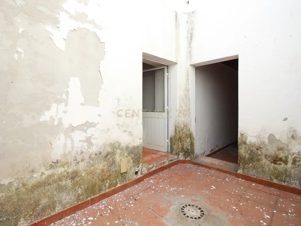 Apartamento e arrumos para venda em Borba - Image 12