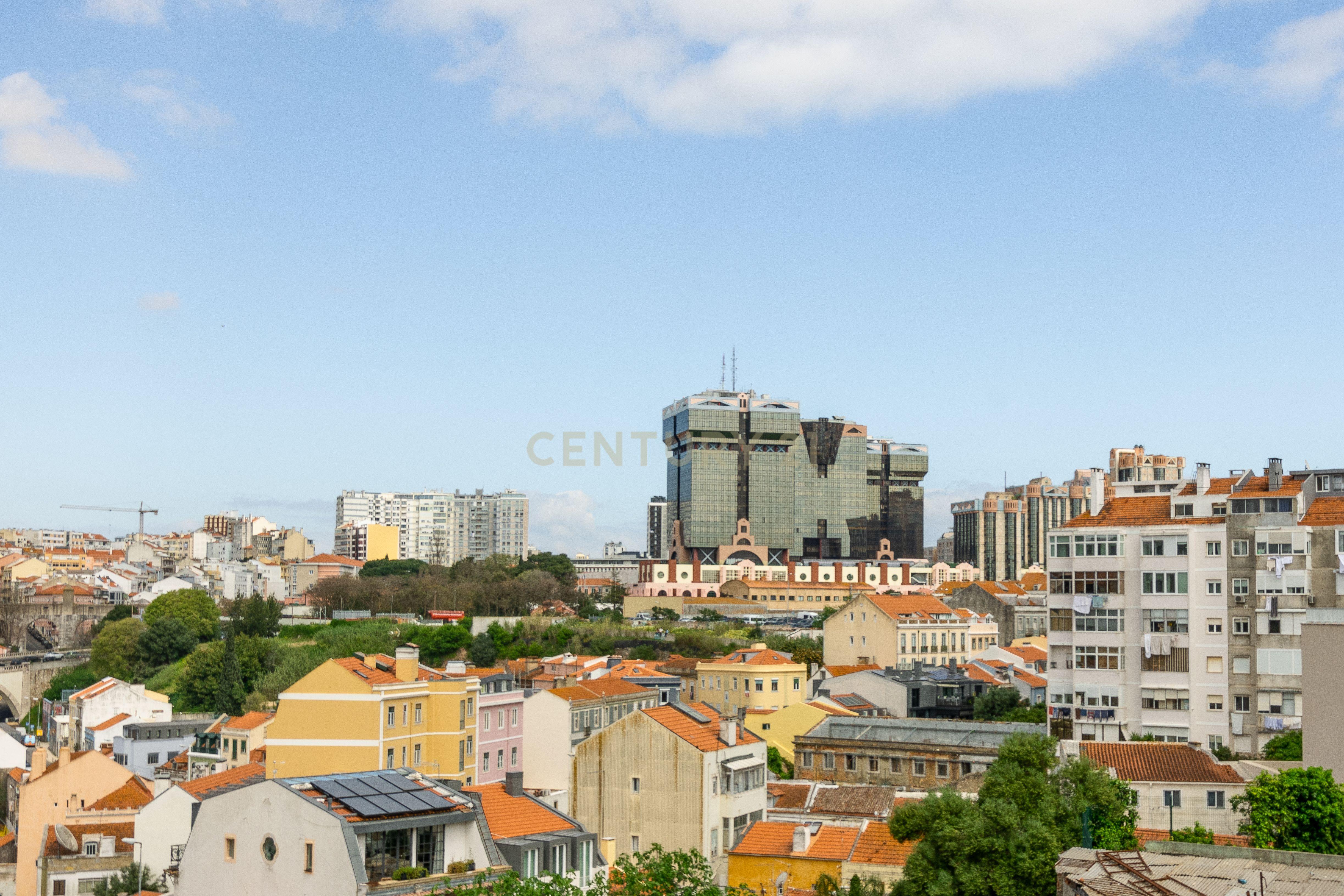 T1 Totalmente Remodelado em Campo de Ourique – Vista Deslumbrante e Charme Contemporâneo - Image 13