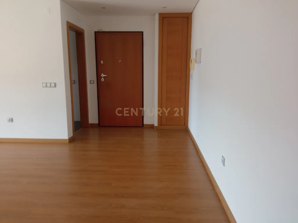 Apartamento T2 em Condomínio fechado para arrendamento - Image 5