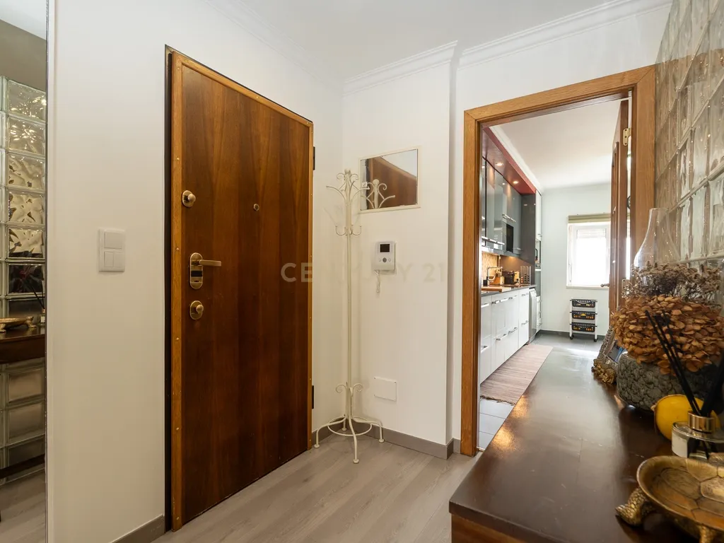 * ESPECTACULAR APARTAMENTO NO CENTRO DE MAFRA, COM VARANDA E PARQUEAMENTO * - Image 15