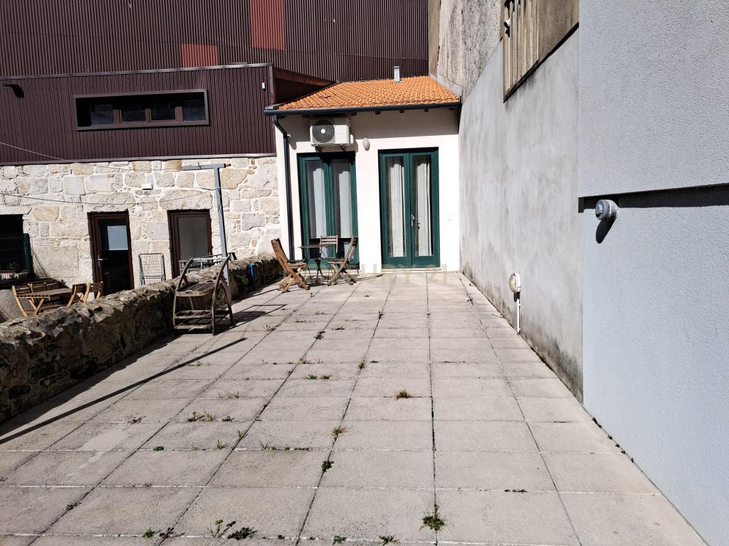 Apartamento T2 + T1 com terraço - Rua Formosa - OTIMO INVESTIMENTO - Image 17