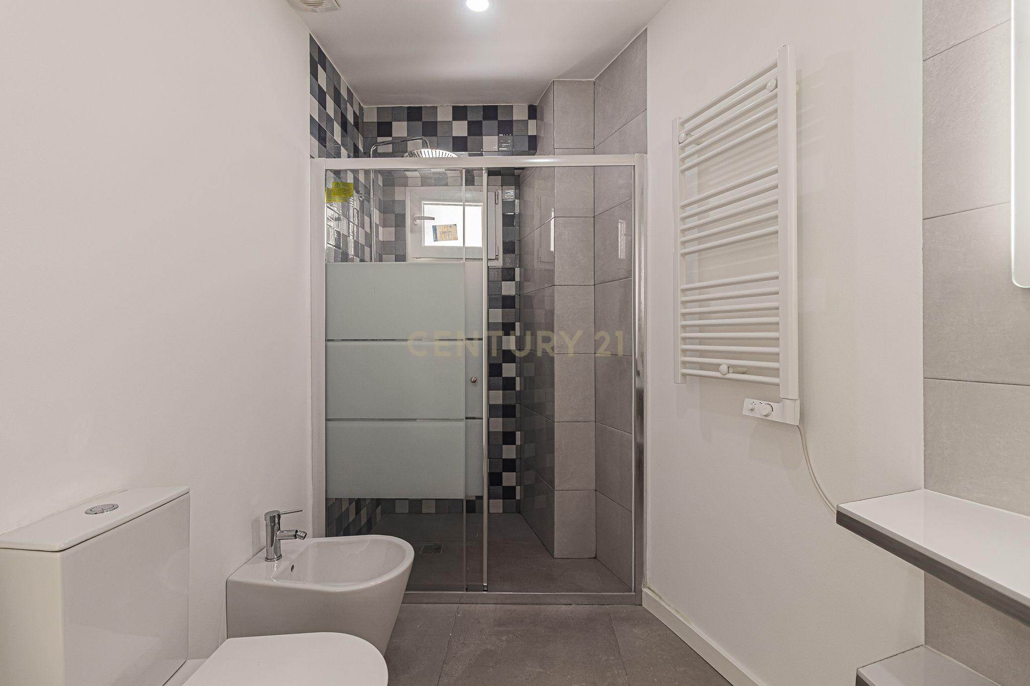 Fotografia 9 de T1 TOTALMENTE REMODELADO COM LOGRADOURO | MOSCAVIDE | JUNTO À ESTAÇÃO