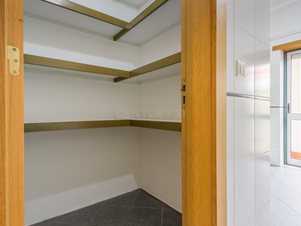 Apartamento T3 em Carnaxide – Arrendamento em Condomínio Privado - Image 27