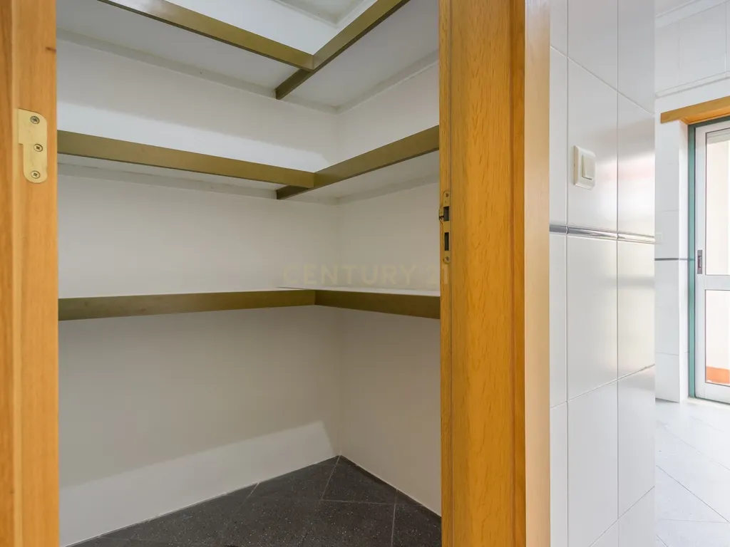 Apartamento T3 em Carnaxide – Arrendamento em Condomínio Privado - Image 27