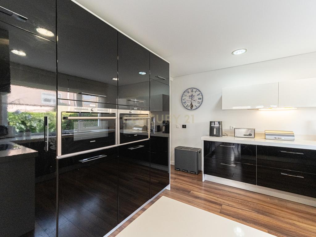 Moradia Geminada T4 em Carcavelos, Sassoeiros - Image 32