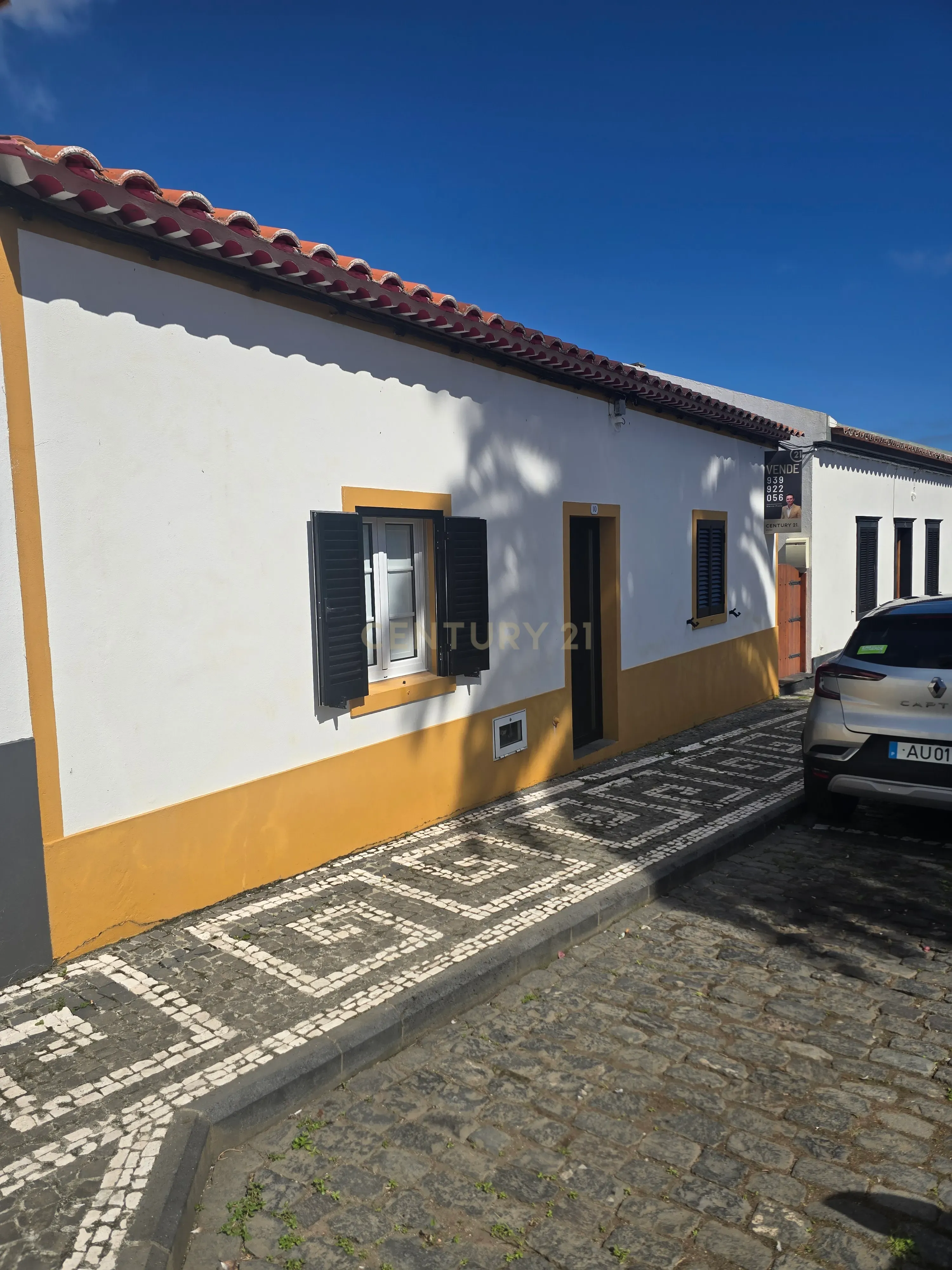 Fotografia 2 de Moradia Renovada no Centro da Vila do Nordeste – Excelente Oportunidade