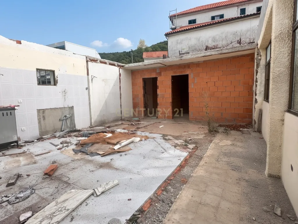 Magnífica Casa com Terreno e Projeto Aprovado no Coração do Gerês - Image 5
