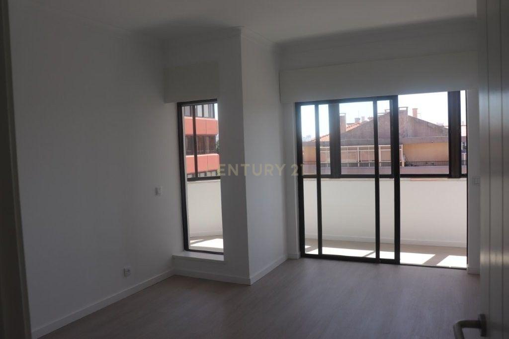 Fotografia 9 de Apartamento Renovado T2 em Oeiras com Vista Atraente