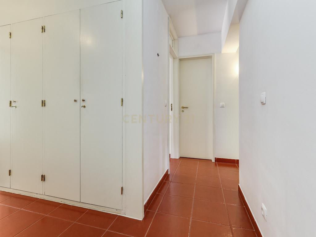 Apartamento T4 Duplex no coração de Telheiras - Image 20