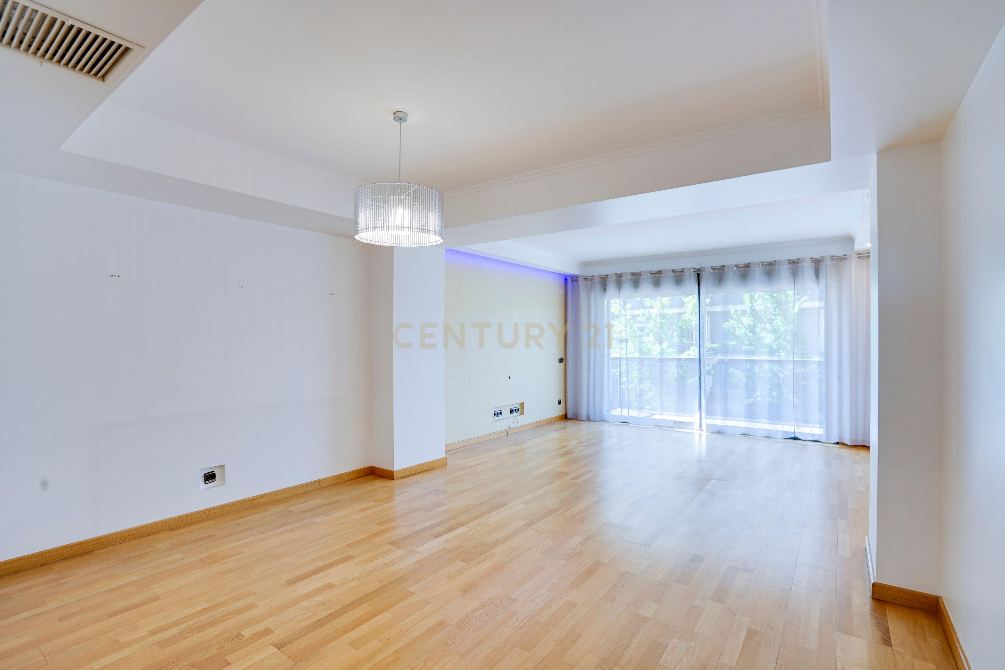 Fotografia 5 de Apartamento T3+1 com 2 Suites, Varanda e 2 Lugares de Garagem no Parque das Nações, Lisboa