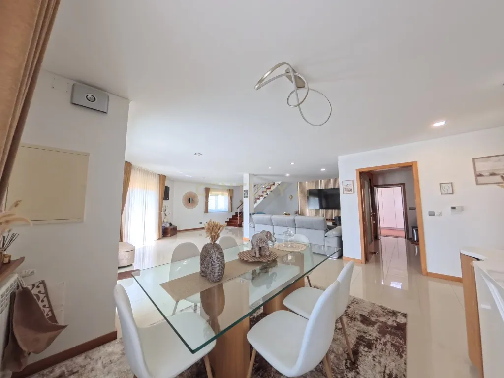 Moradia T4 em Esposende com Jardim e Garagem - Image 7