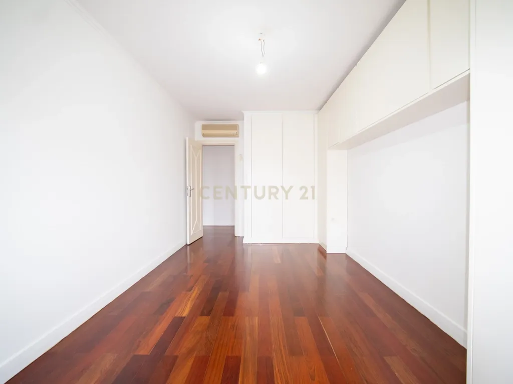 Apartamento T3 em Odivelas com Garagem e Elevador - Image 29