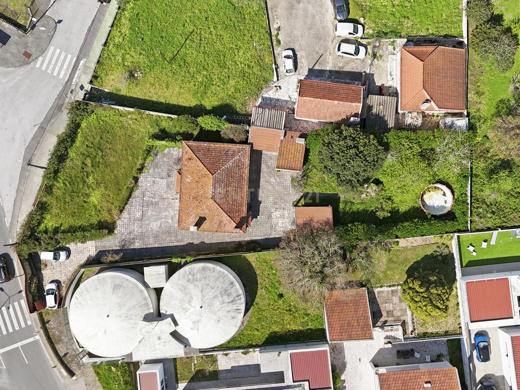 Moradia T3 com Jardim, Churrasqueira e Alma a 10 Minutos do Mar - Image 13