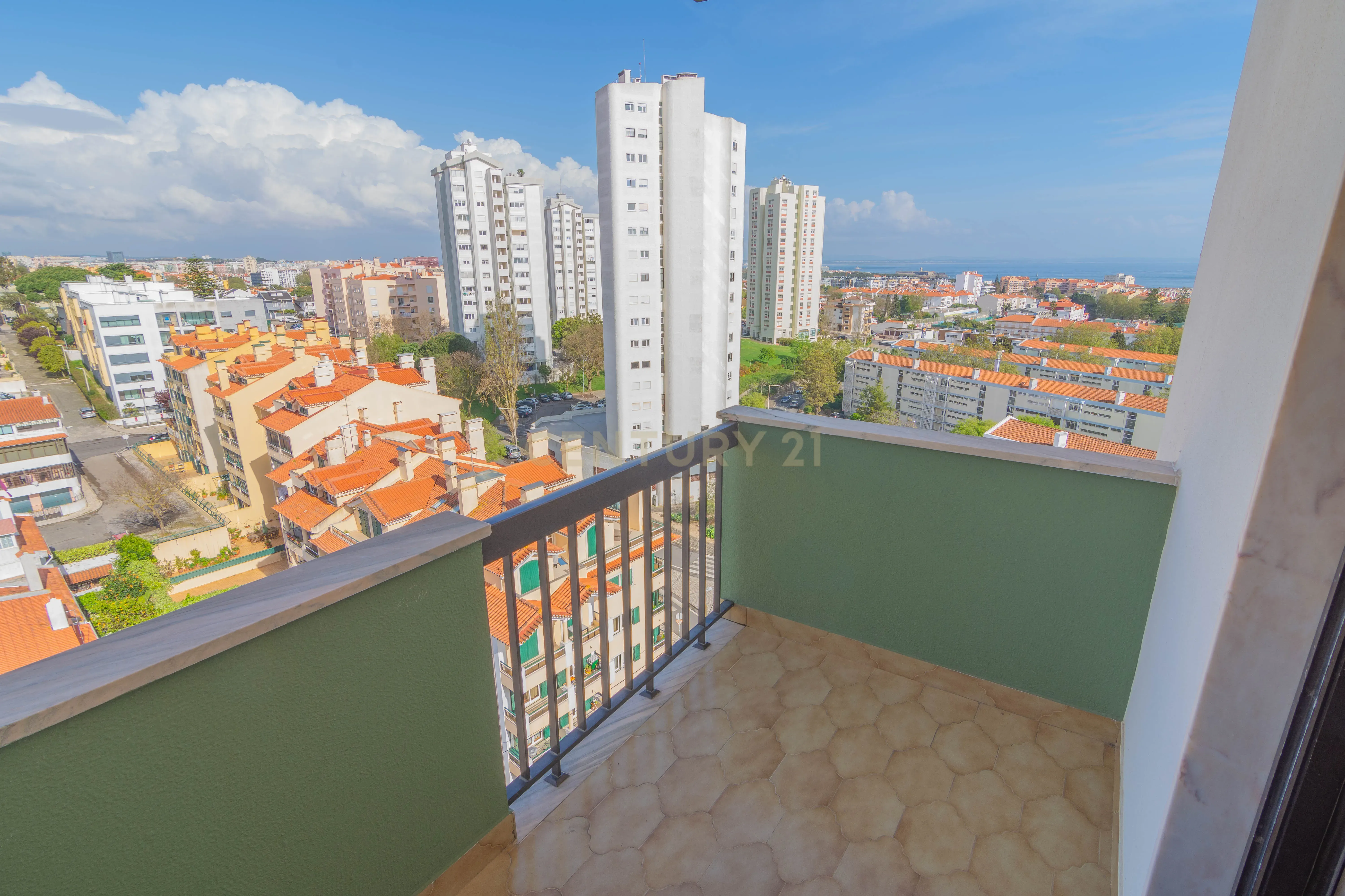 Apartamento T3 em Cascais com Vista Mar e Terraço - Image 15