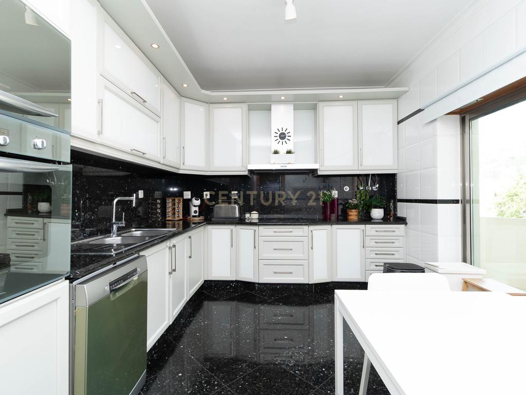 Apartamento Duplex T3 perto do mar na Caparica — Conforto, Elegância, Proximidade da Natureza e Estilo de Vida Descontraído - Image 44