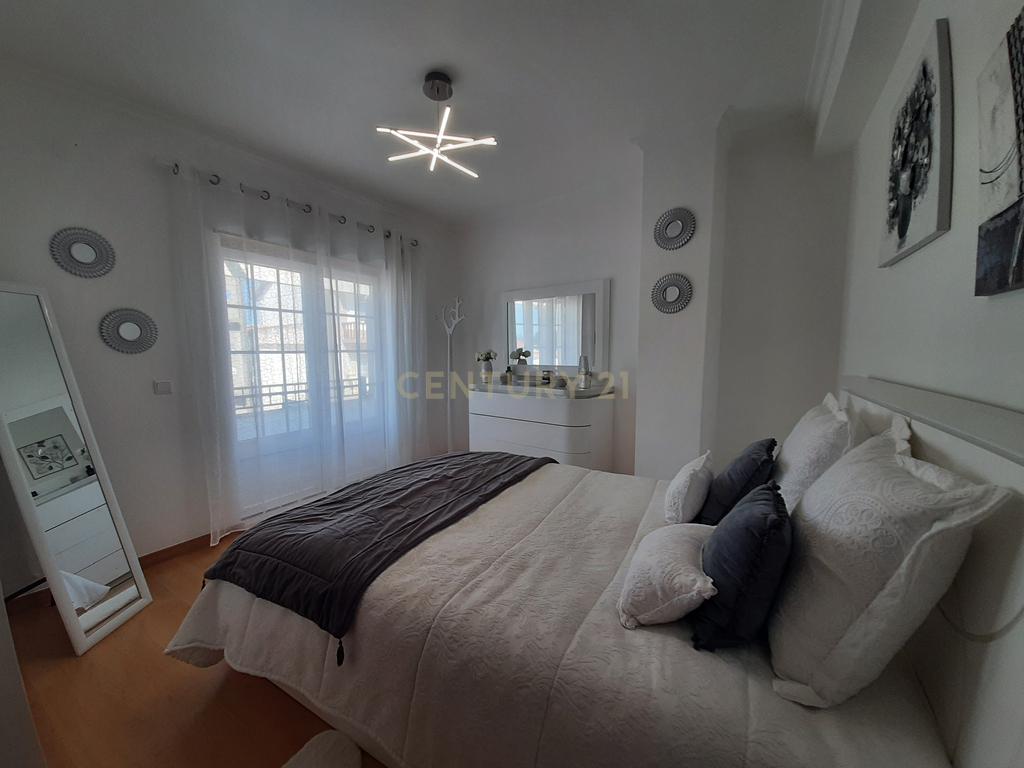 Moradia  T3 na  Lourinhã com Piscina  Garagem e Churrasqueira - Image 41
