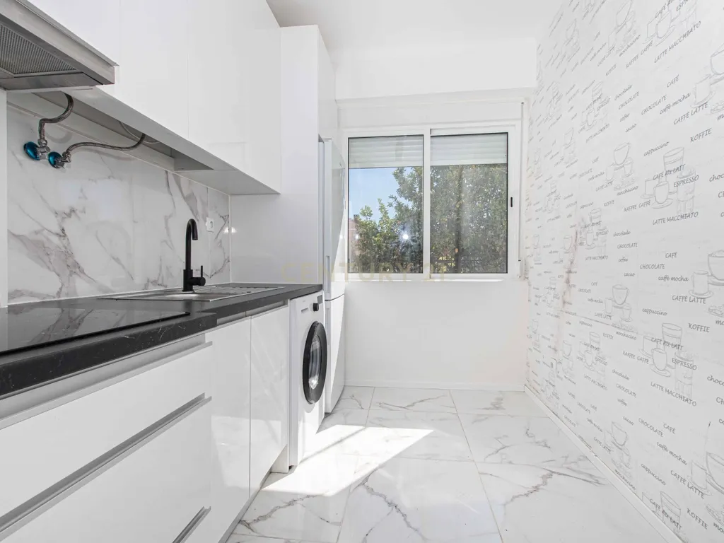 Apartamento T1 Renovado no Centro da Amadora - Image 12
