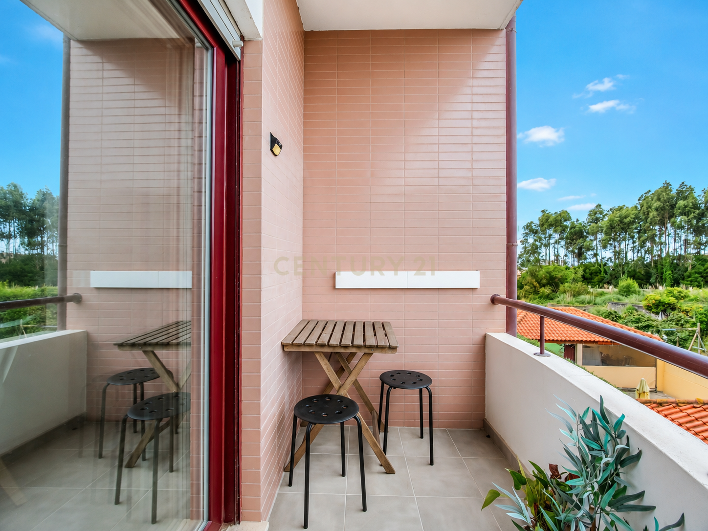 Fotografia 3 de Apartamento T2 remodelado em Condomínio Fechado – Francelos, V.N.G.