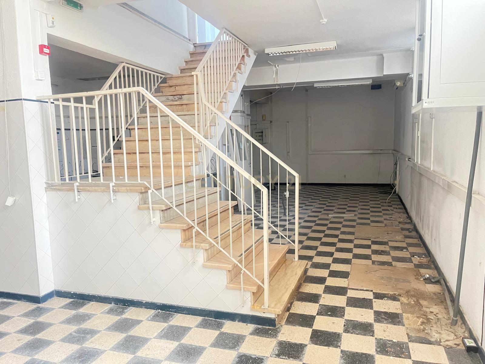 Fotografia 12 de Loja em Benfica, Lisboa - 188m² com 3 casas de banho.