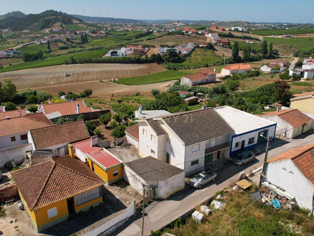 ** Excelente Moradia T3 c/ boas áreas na Ventosa - Torres Vedras ** - Image 46