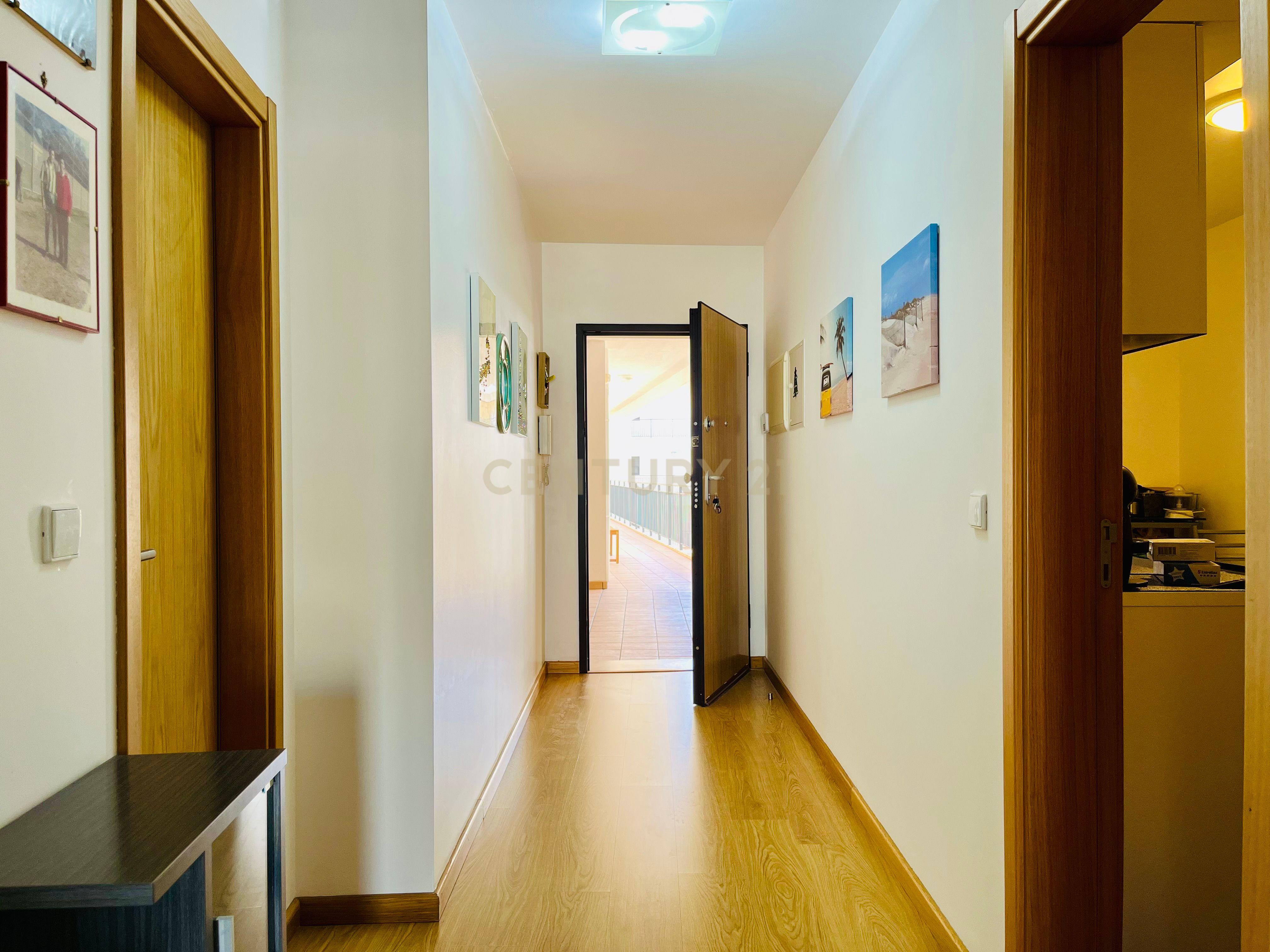 Apartamento T2 no Condomínio Ondas do Mar - Image 2