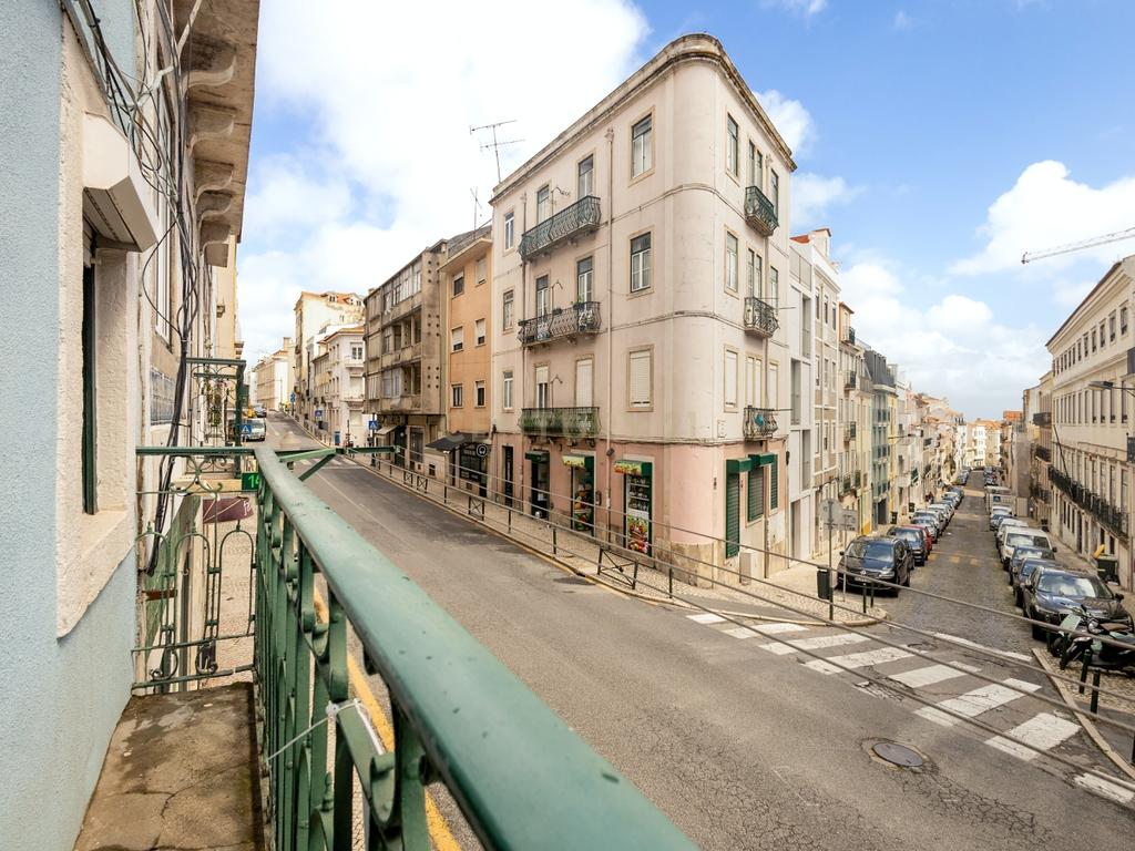 Apartamento T1 na Lapa – Lisboa | 1º Andar em prédio tradicional - Image 6