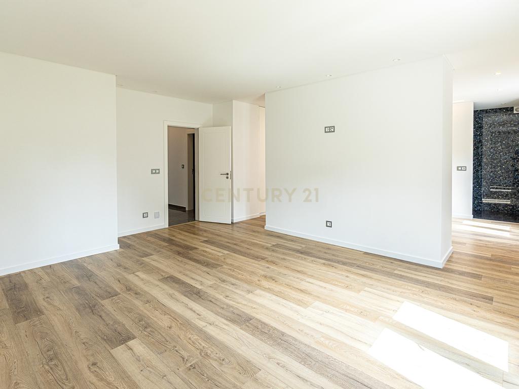 Moradia T6 de Luxo - 924 m² - Piscina - São Pedro da Cadeira - Nova - Image 23