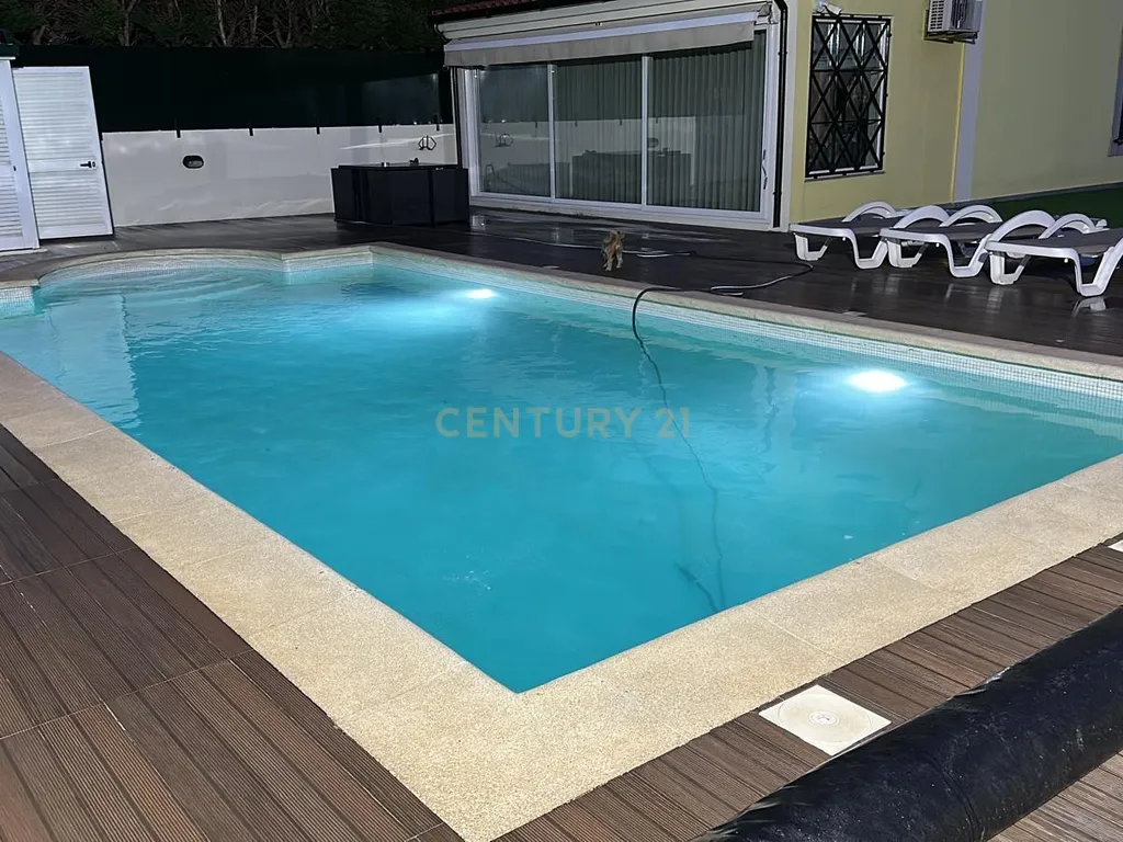 Luxuosa Moradia T3 em Gondomar com Vista Panorâmica e Piscina - Image 49
