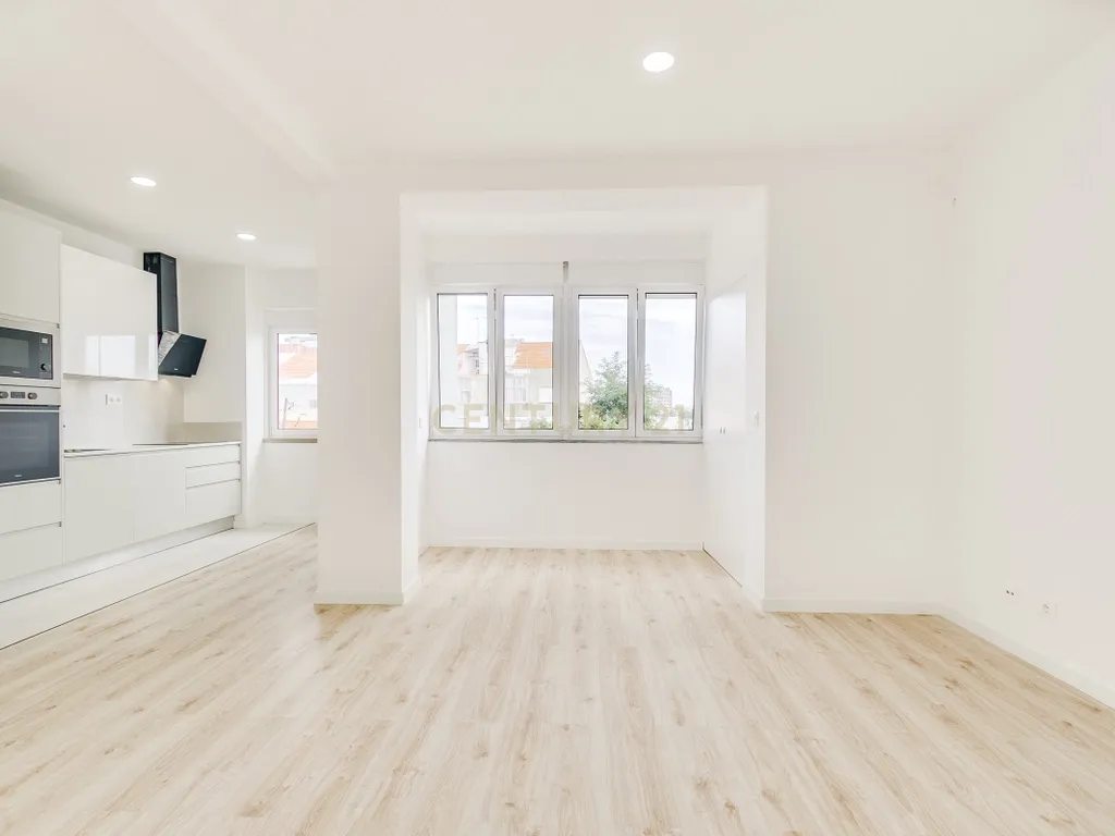 Apartamento T2 Remodelado na Prestigiada Avenida Jaime Cortesão em Setúbal – Próximo da Zona Ribeirinha - Image 16