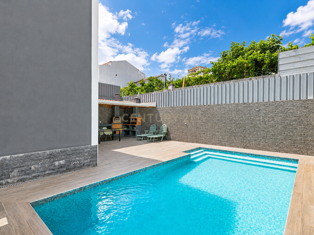 Moradia T4 com piscina e garagem junto às Colinas do Cruzeiro - Image 42