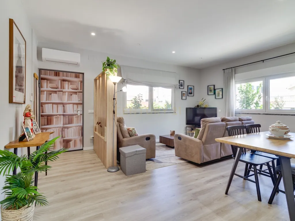 Moradia T3 Térrea Isolada com Zona Gourmet, Garagem e Carregamento Elétrico – Alcabideche - Image 2