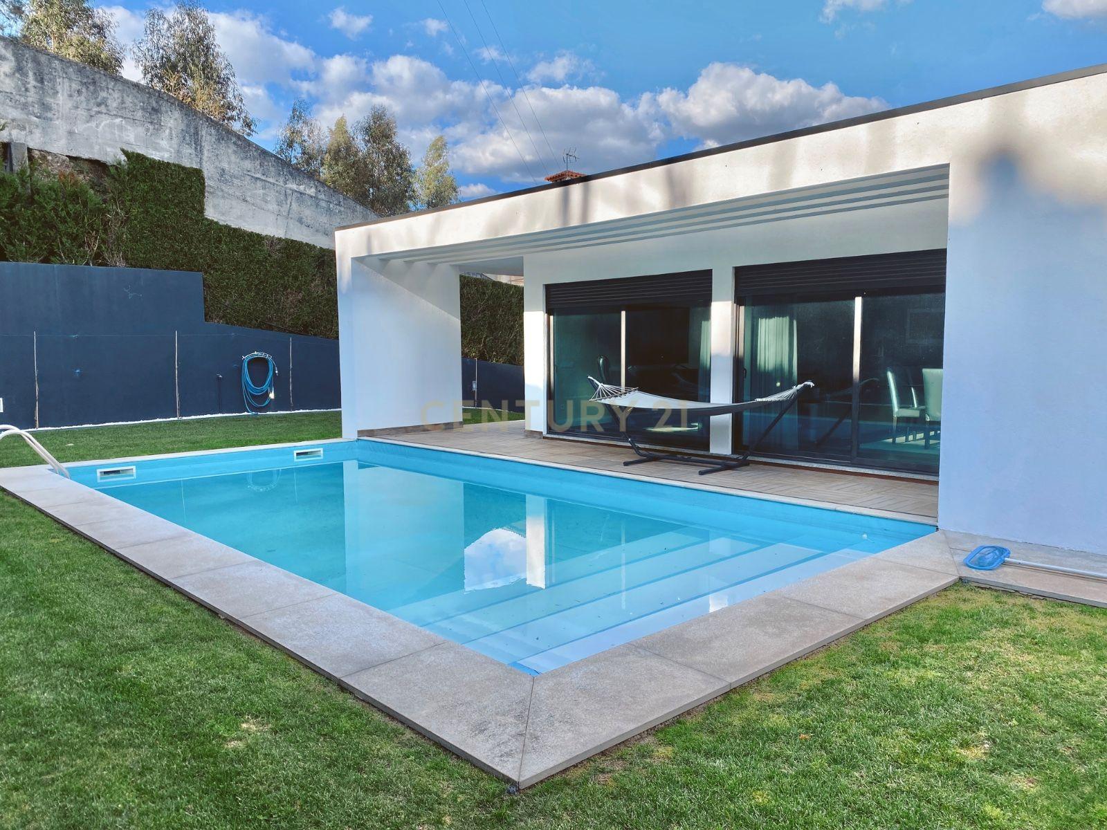 Luxuosa Moradia Isolada T3 em Guimarães com Vista para a Montanha - Image 28