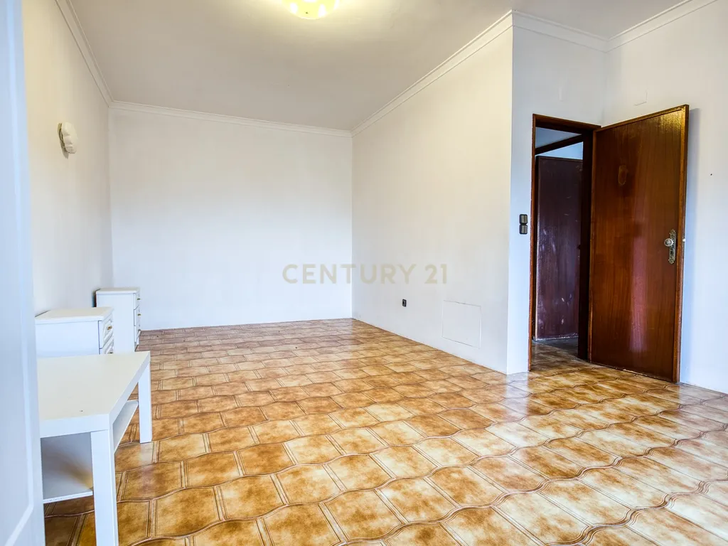 Moradia com elevado potencial de rentabilização em Camarões – Almargem do Bispo - Image 14