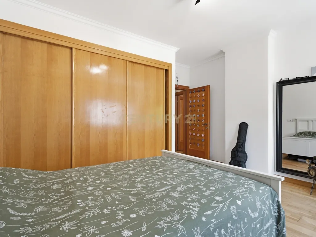 Elegante Apartamento T3 no Estoril com Box Fechada para 3 carros a poucos metros da praia - Image 33
