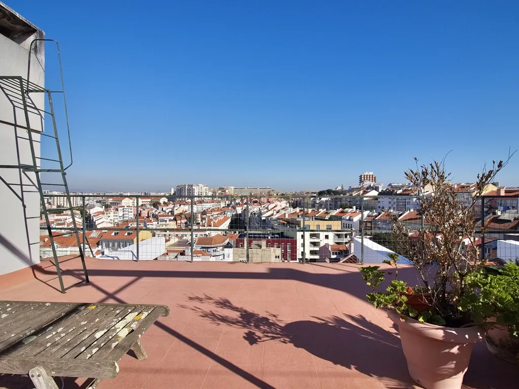 Apartamento T6 com Terraço e Vista 360º em Campolide - 314m² - Image 38