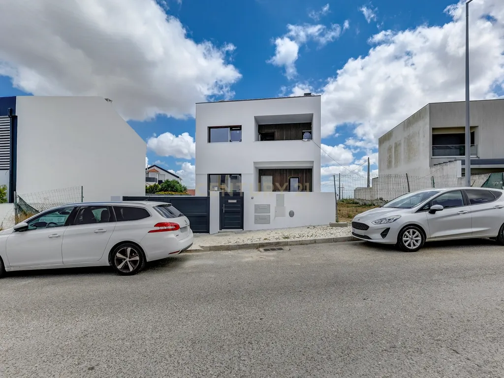 Moradia T4 com piscina em Caneças - Image 62
