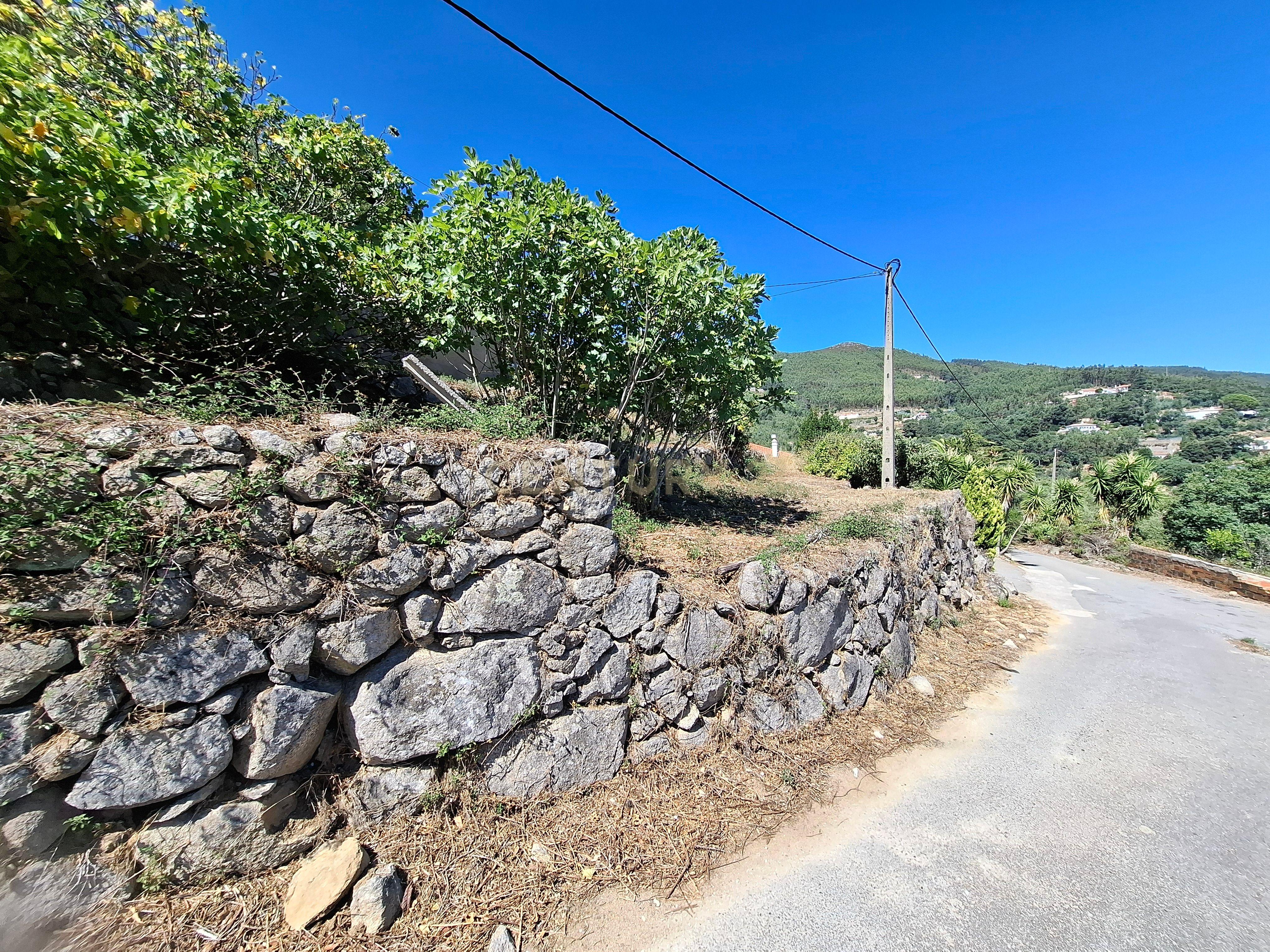 Fotografia 6 de OPORTUNIDADE - REFÚGIO PERFEITO EM MONCHIQUE: QUINTA COM 1,2 HECTARES COM VISTA DESLUMBRANTE PARA SUL E COM UM POTENCIAL UNICO.