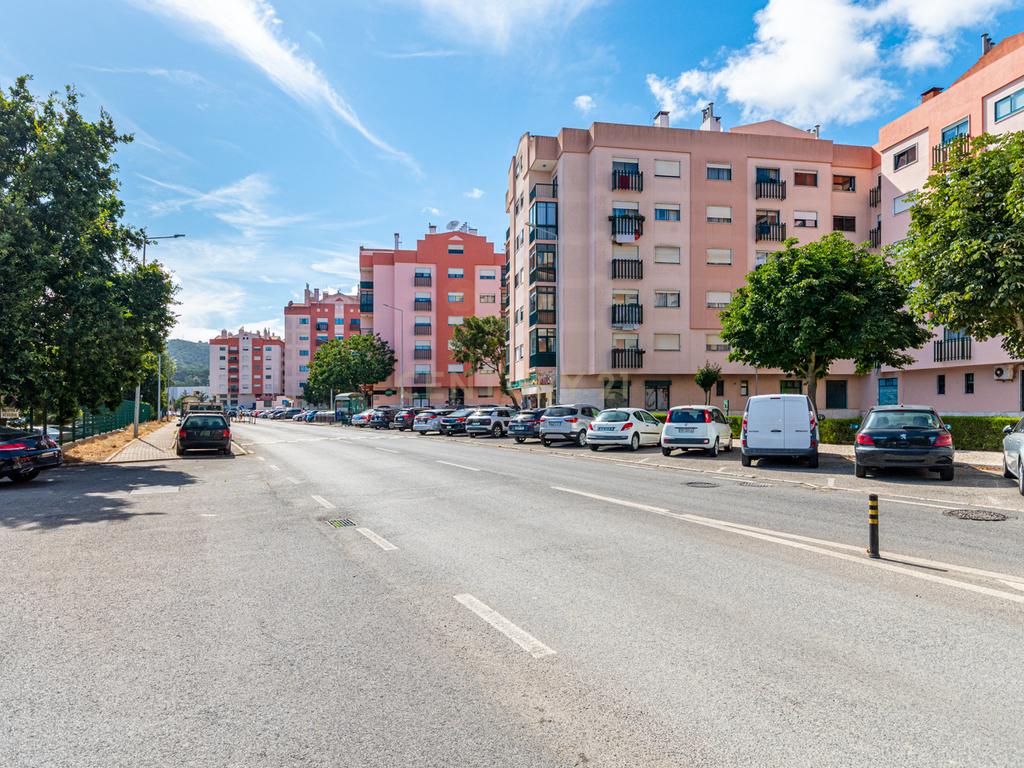 Apartamento T2 Vale de Flores - Image 18